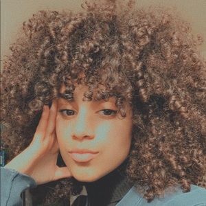 Meet your Posher, Amalis